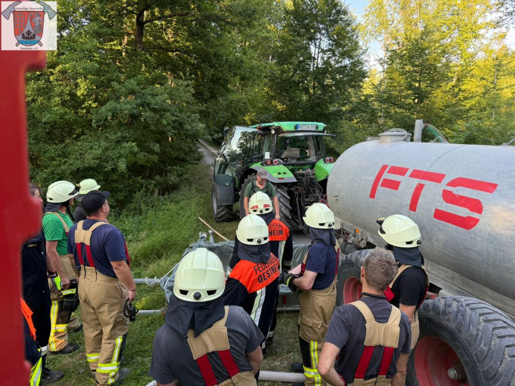 Einsatzkräfte bei der Übung