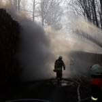 Einsatzkräfte sichern den Einsatzort