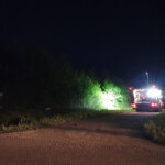 Einsatzkräfte suchen im Hang