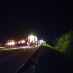 Einsatzkräfte suchen im Hang