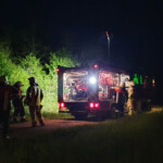 Einsatzkräfte suchen im Hang