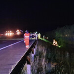 Einsatzkräfte suchen im Hang