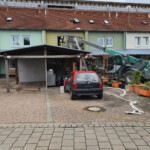 Einsatzkräfte vor Anwesen