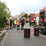 Einsatzkräfte vor Anwesen