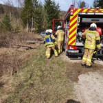 Einsatzkräfte beim aufräumem der benötigten Geräte