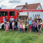 Gruppenbilder der Teilnehmer am Bau des Insektenhotels