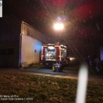 die Einsatzfahrzeuge vor dem betroffenen Anwesen