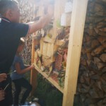 Bau eines Insektenhotels - Gruppenbild Sommerferienprogramm 2022