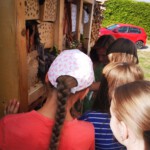 Bau eines Insektenhotels - Gruppenbild Sommerferienprogramm 2022
