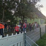 TSF und Einsatzgruppe vor dem Kindergarten in Oestheim