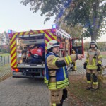 TSF und Einsatzgruppe vor dem Kindergarten in Oestheim