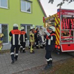 TSF und Einsatzgruppe vor dem Kindergarten in Oestheim