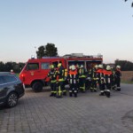TSF und Einsatzgruppe vor dem Kindergarten in Oestheim