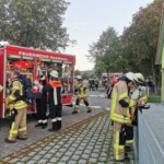 TSF und Einsatzgruppe vor dem Kindergarten in Oestheim