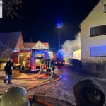 Feuerwehr Einsatzgruppe beim löschen des Scheunenbrandes in DIebach