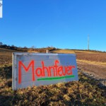 Schild: Mahnfeuer