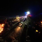 Drohnen Gruppenaufnahme der Teilnehmer am Mahnfeuer